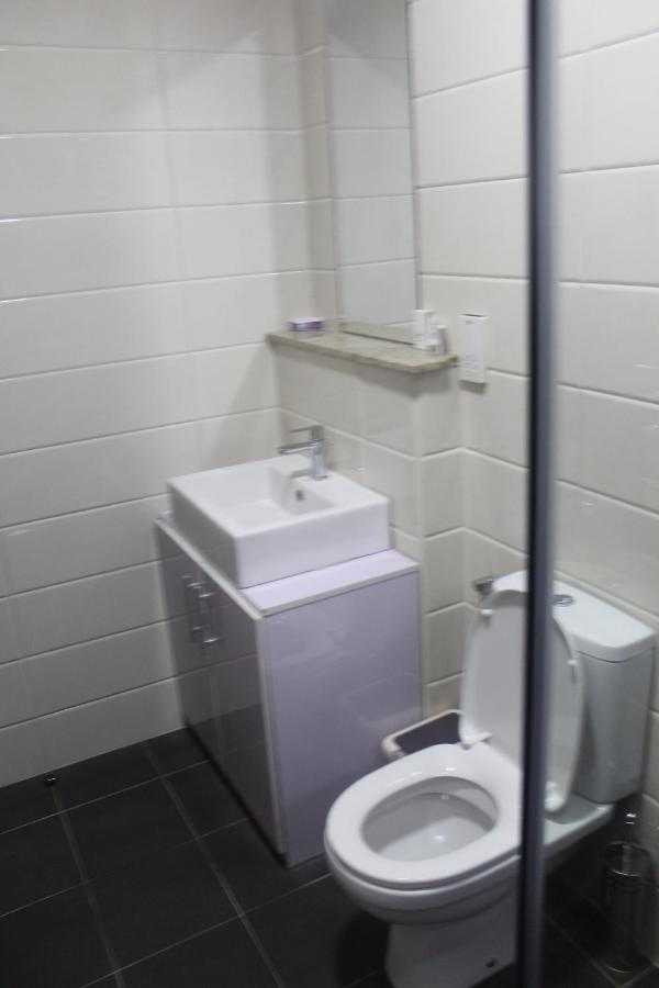 Urban Metro Inn Lagos Bagian luar foto