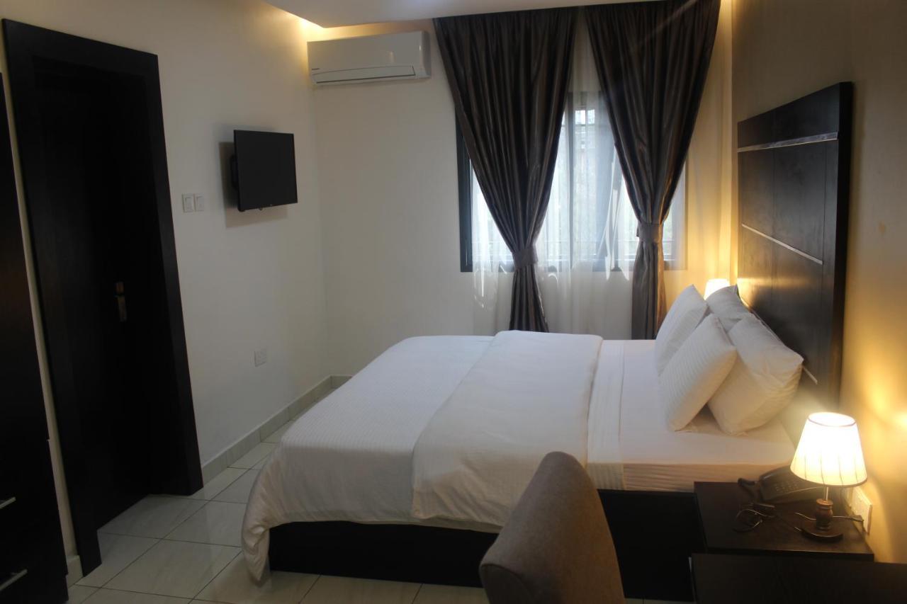 Urban Metro Inn Lagos Bagian luar foto