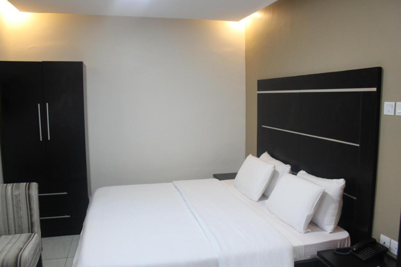 Urban Metro Inn Lagos Bagian luar foto