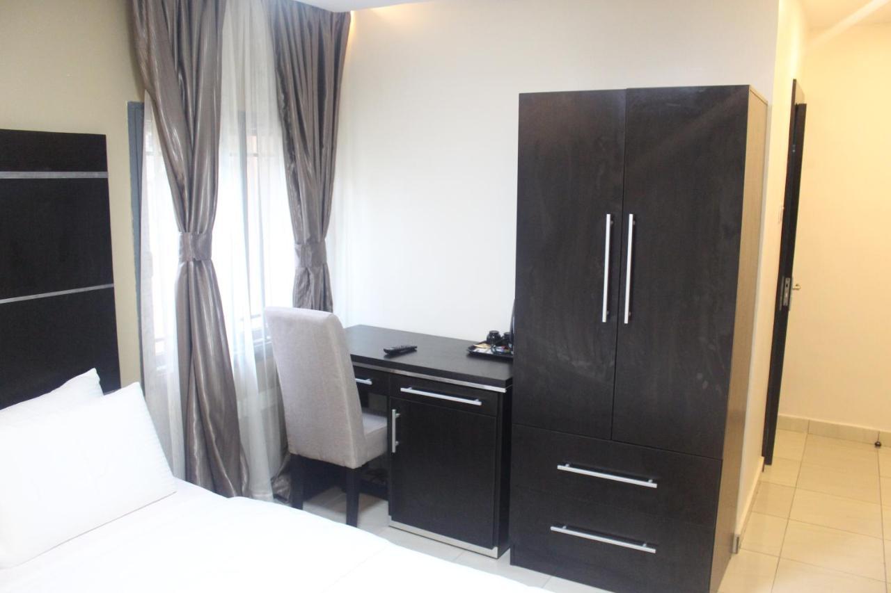 Urban Metro Inn Lagos Bagian luar foto