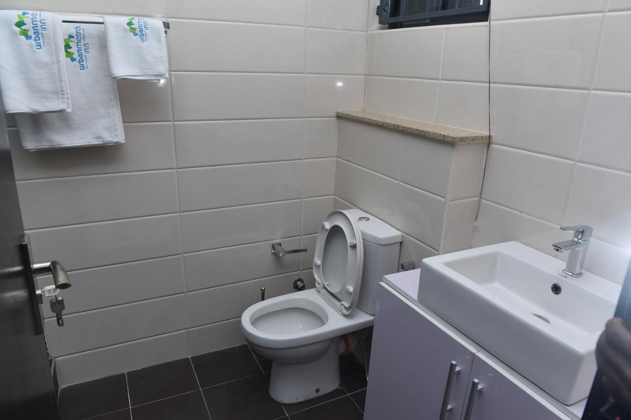 Urban Metro Inn Lagos Bagian luar foto
