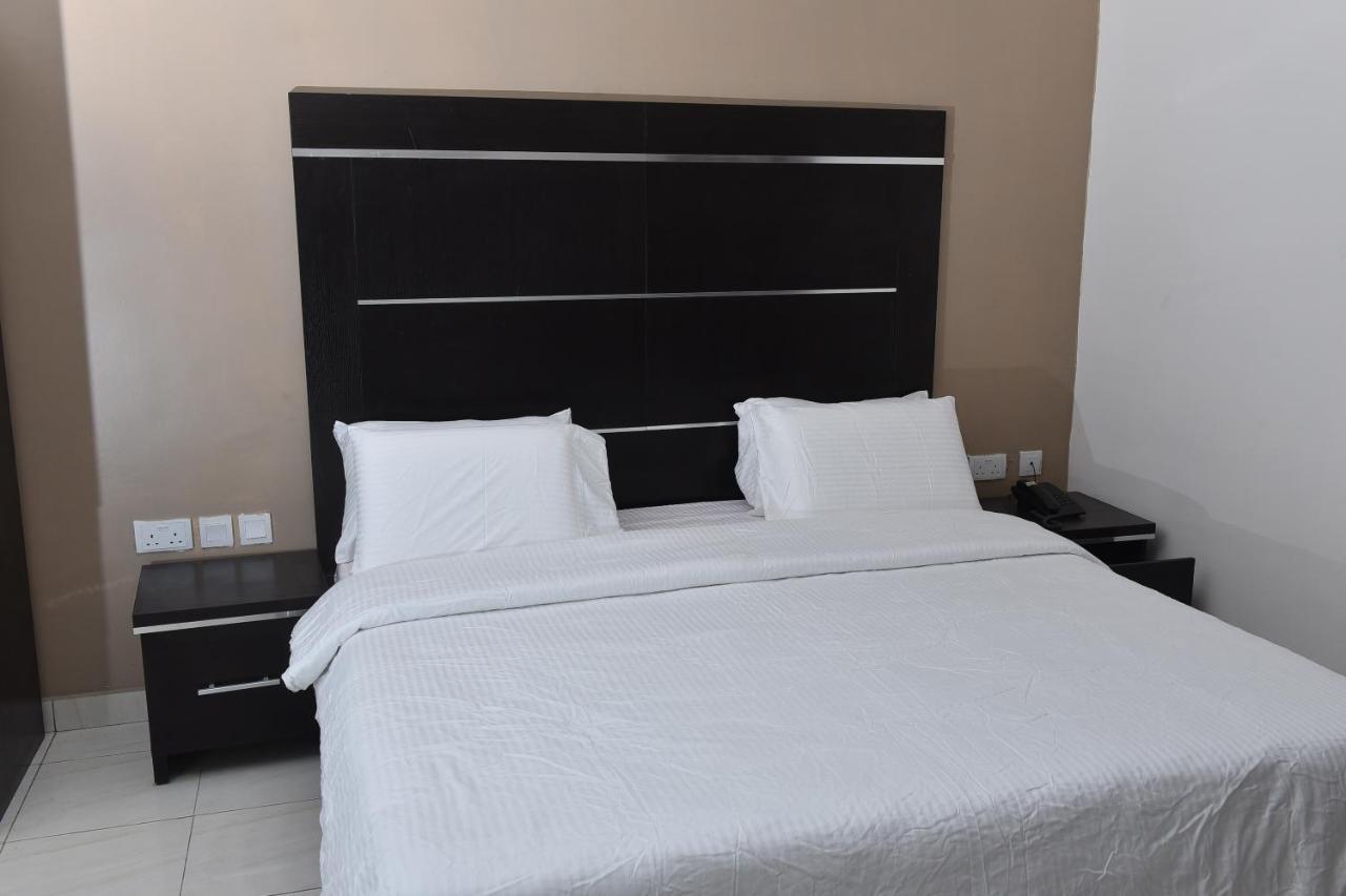 Urban Metro Inn Lagos Bagian luar foto