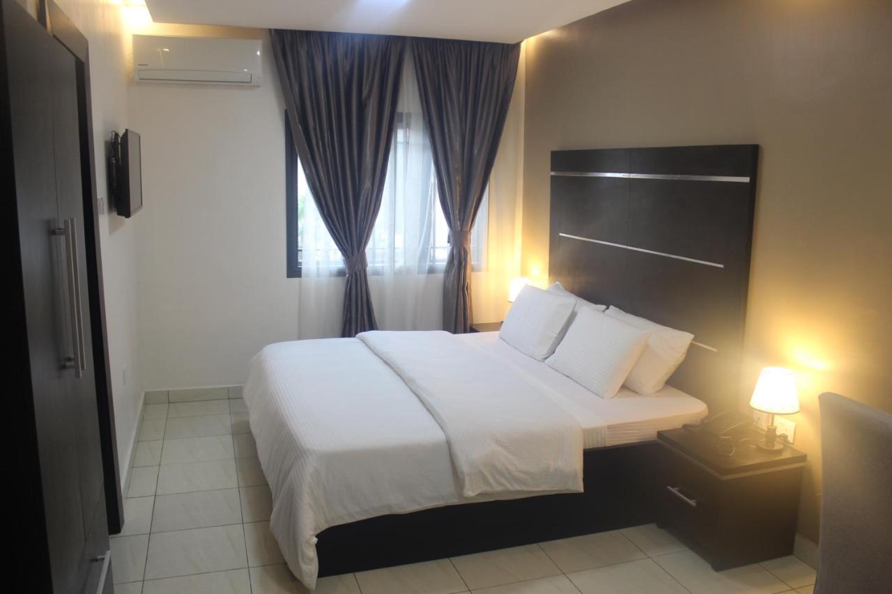 Urban Metro Inn Lagos Bagian luar foto
